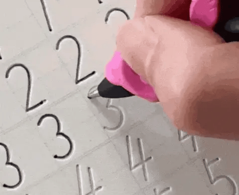 CAHIER MAGIC : AIDE VOTRE ENFANT A DEVENIR LE 1er DE LA CLASSE GRACE A CELA (AR/FR)